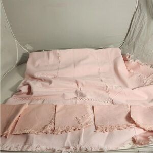 VTG Pink Linen Tablecloth & 4 Napkins Fringe Edge Cut Out Tablecloth 52" Square
